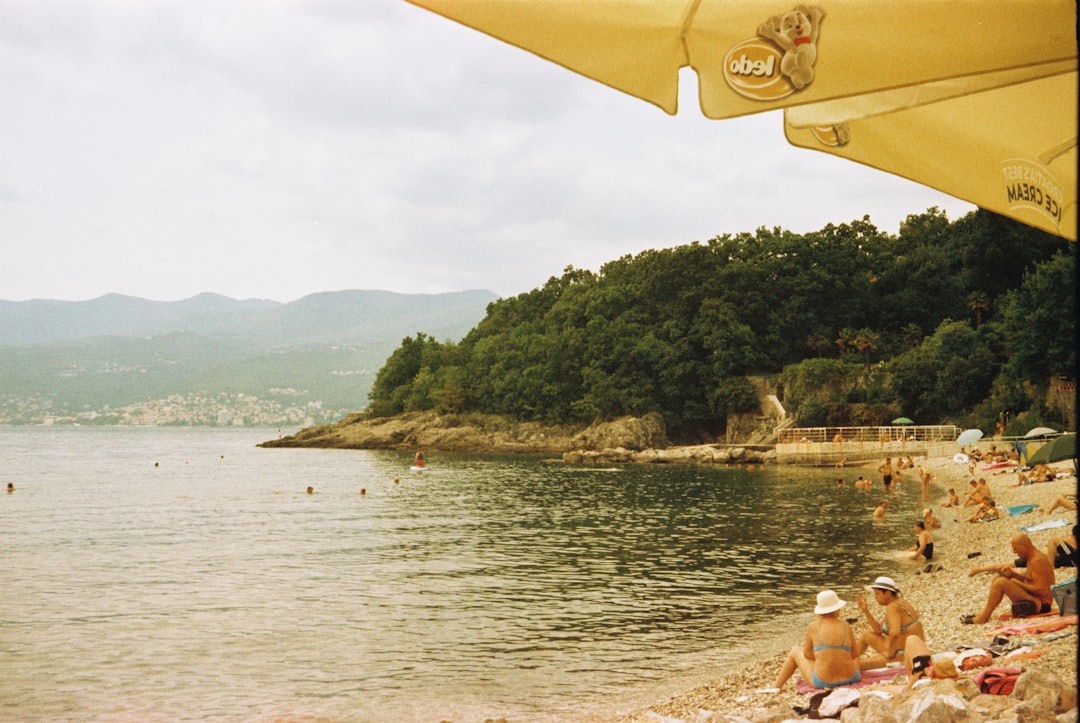 De mooiste stranden in Rijeka: complete strandgids